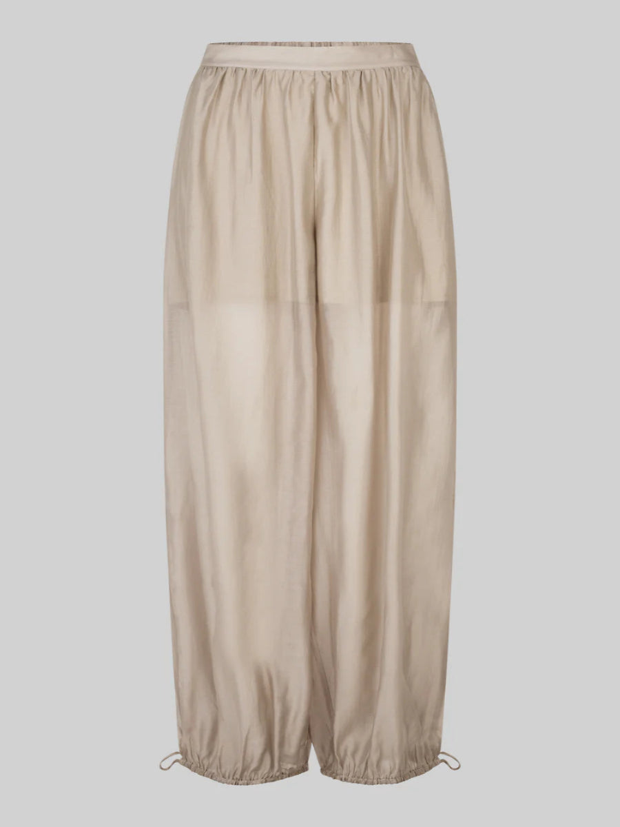 second-female-hose-hidie-n-129-concept-store-duesseldorf