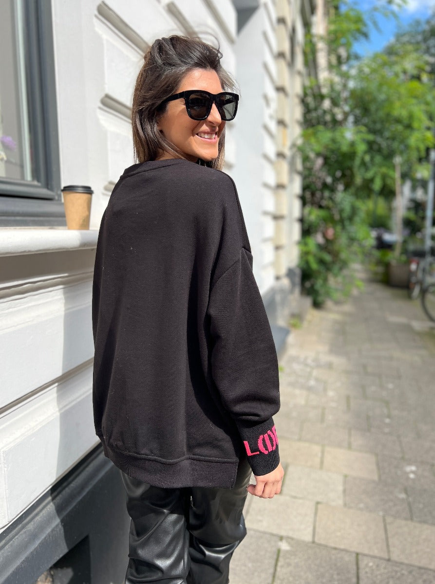 Sweater LIEBE! Stickerei by Miss Goodlife. No 129 concept store Duesseldorf.