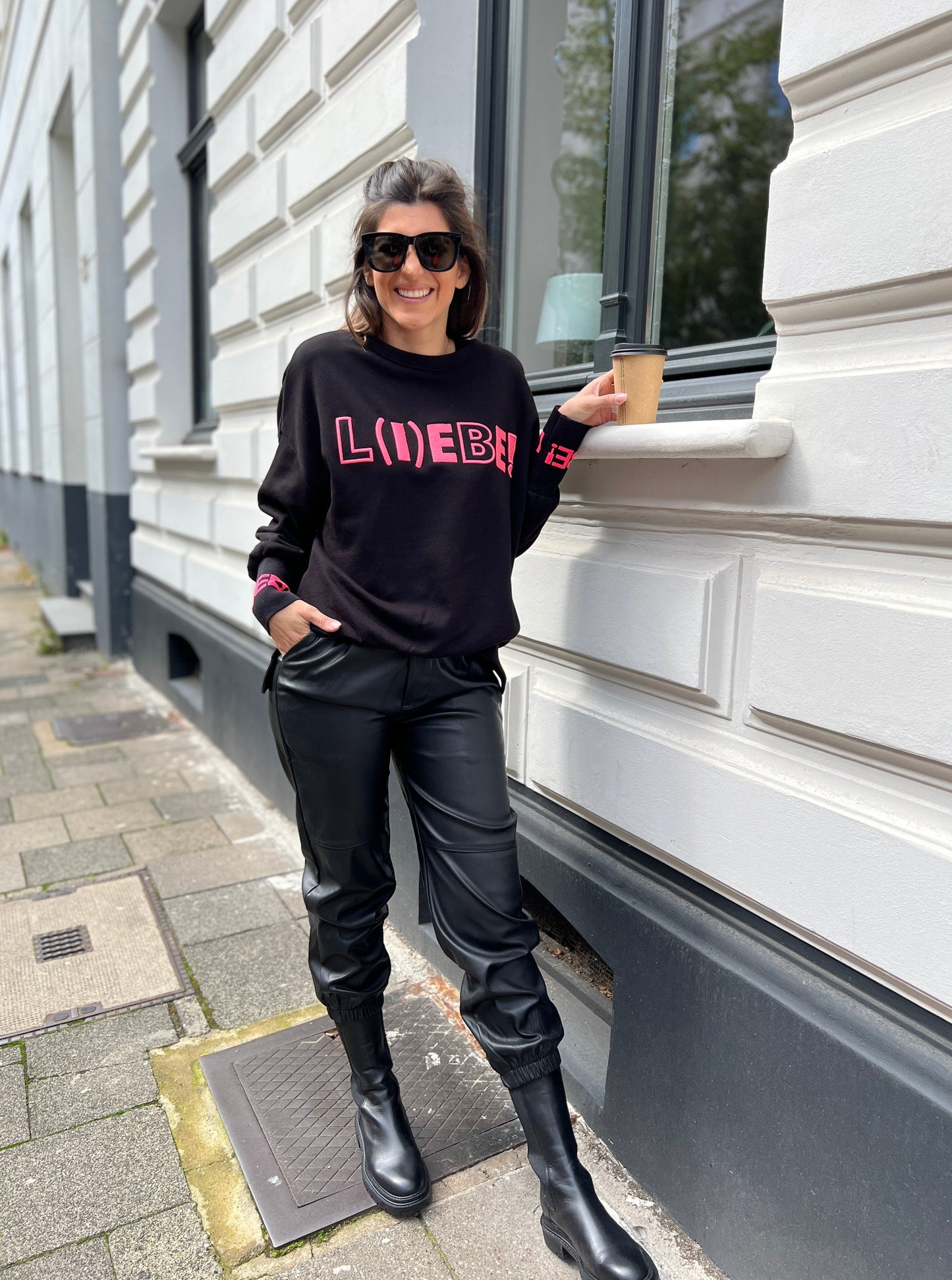 Sweater LIEBE! Stickerei by Miss Goodlife. No 129 concept store Duesseldorf.