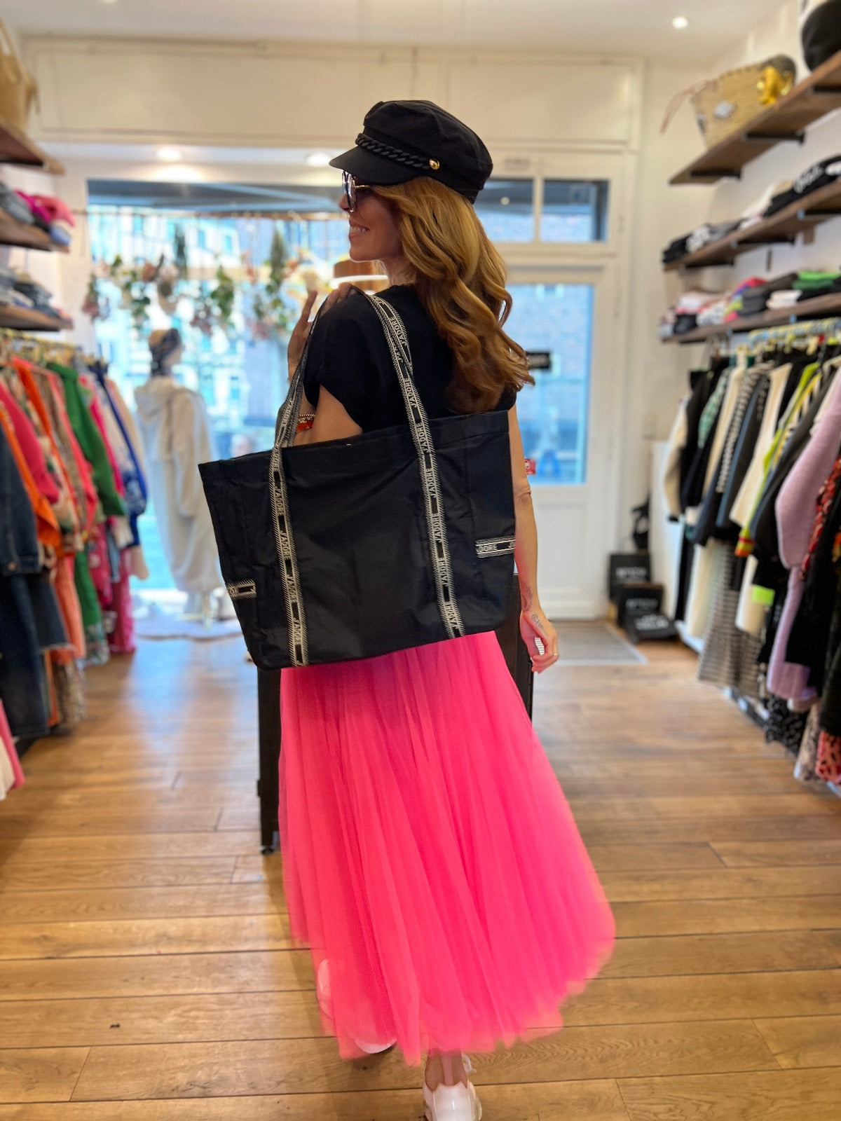 Shopper JADORE. No 129 concept store Duesseldorf
