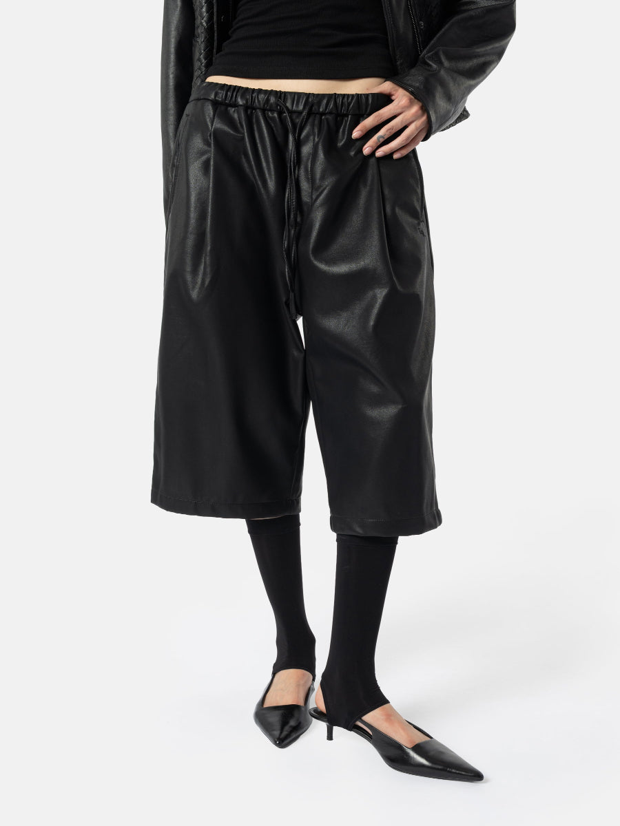 elias-rumelis-hose-lixi-vegan-leather-no129-concept-store-duesseldorf