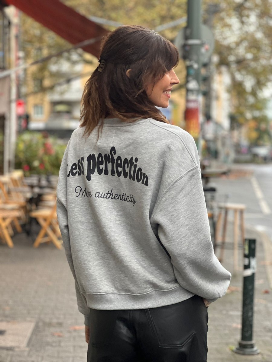 sofie-schnoor-sweater-less-perfect-no129-concept-store-duesseldorf