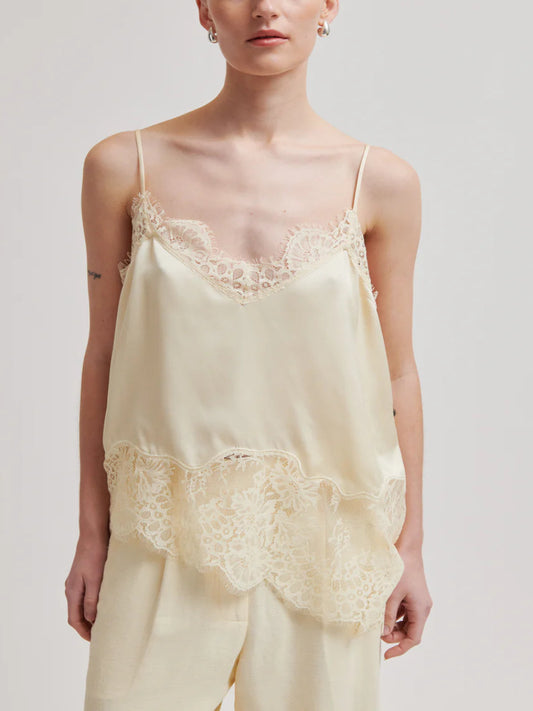 second-female-top-wilina-no129-concept-store-duesseldorf